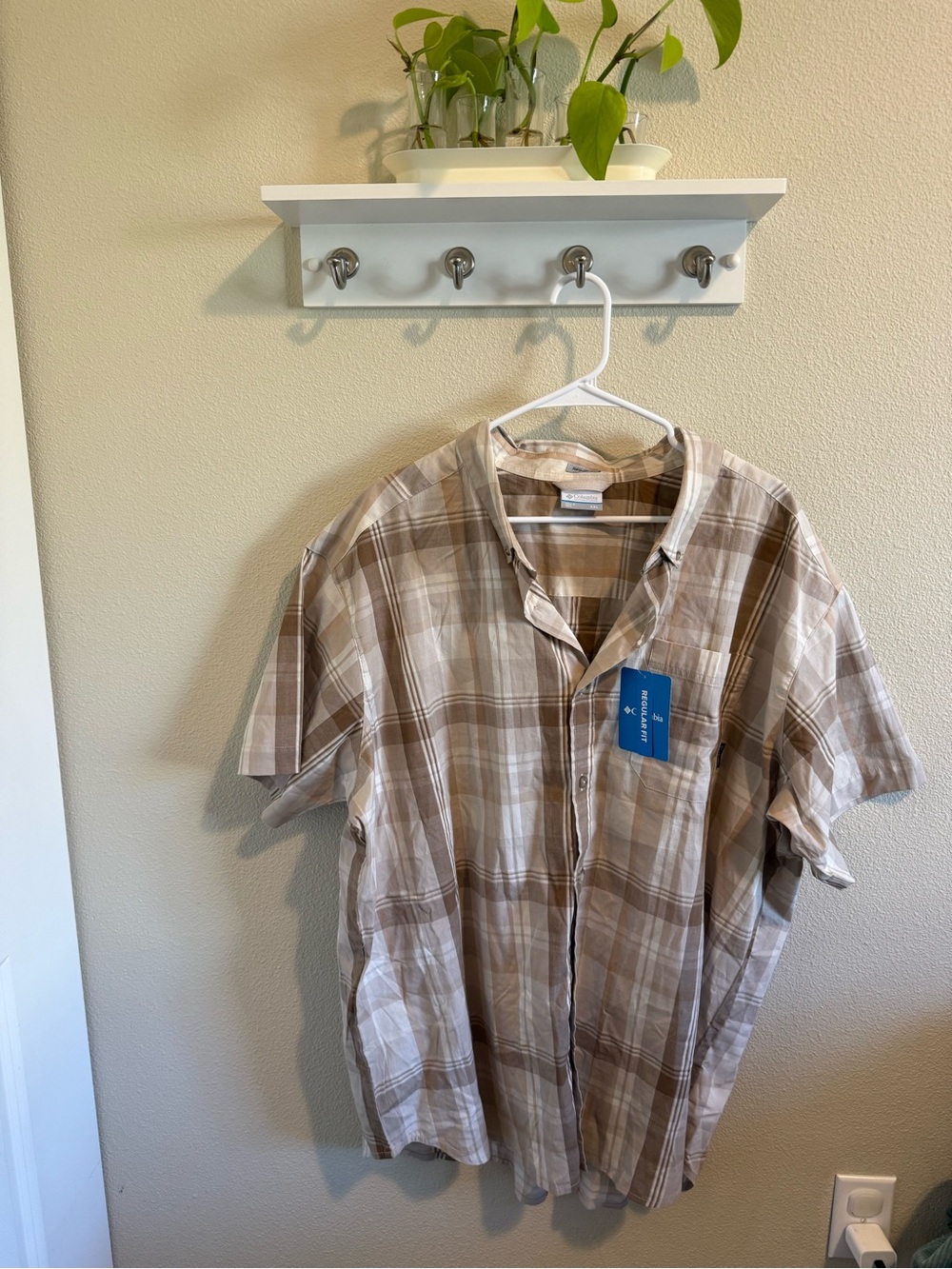 Columbia Beige and Brown Plaid Short-Sleeve Button-Up Shirt